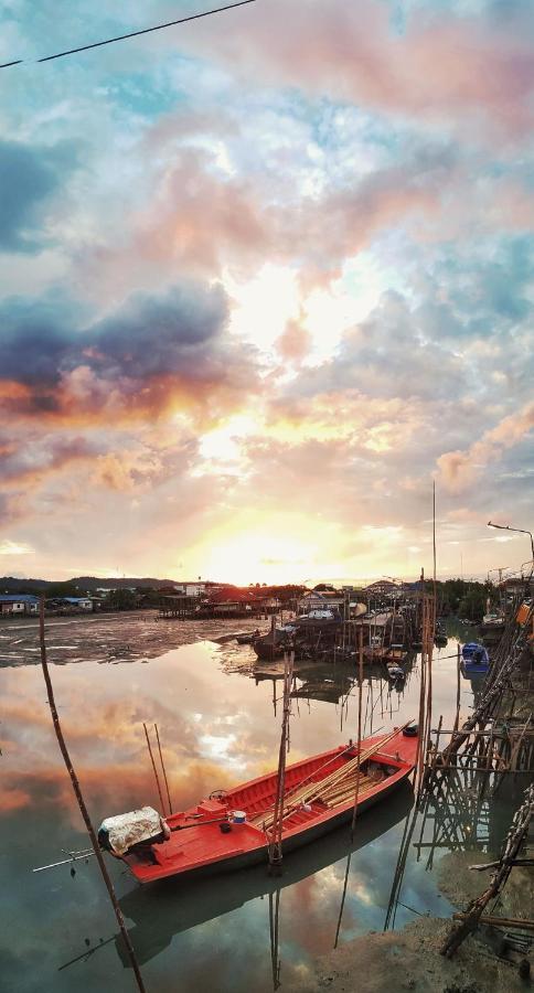 Buorana Vandrerhjem Chonburi Eksteriør bilde